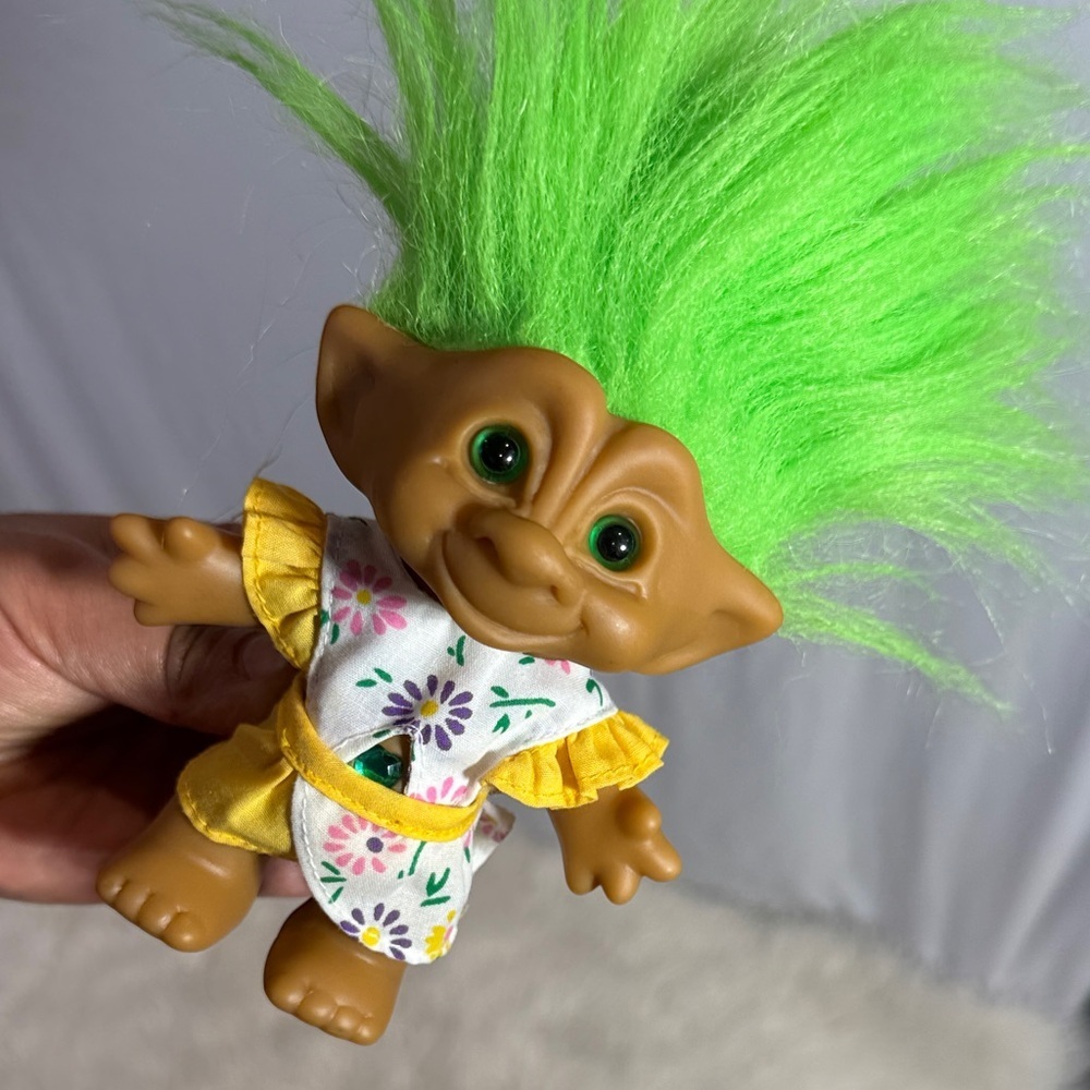 VINTAGE COLLECTIBLE Green-Haired Flower Dress Troll Doll - Kids Toy
